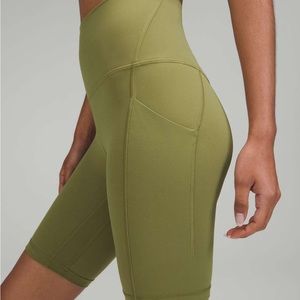 Like new - lululemon Align™ High-Rise Short 8" 
Pockets
